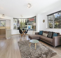 Lower Bridge and Sails - Executive 2BR Darlinghurst Apartment with Balcony and Rooftop Views - Accommodation in Surfers Paradise