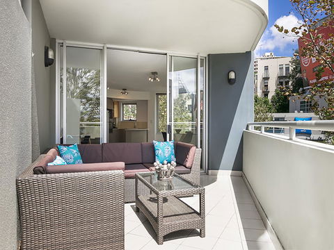 Lower Bridge And Sails - Executive 2BR Darlinghurst Apartment With Balcony And Rooftop Views - Accommodation in Surfers Paradise 5