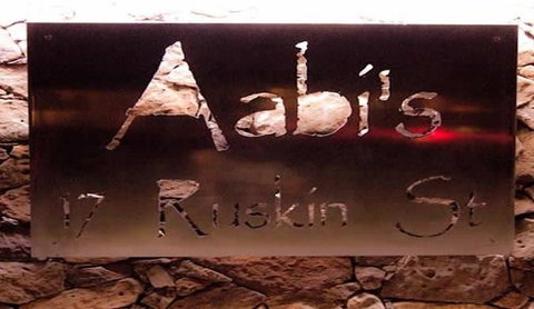 Aabi's At Byron - Accommodation in Surfers Paradise 4