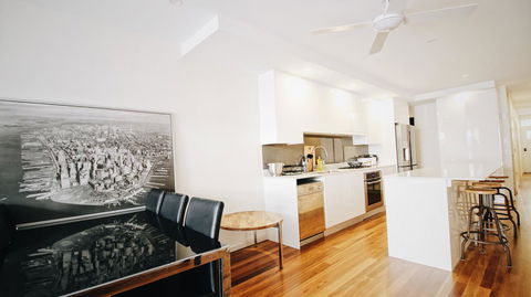 Cozy 5 Bed House In Sydney - Accommodation in Surfers Paradise 5