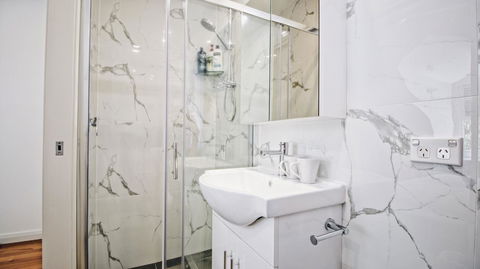Cozy 5 Bed House In Sydney - Accommodation in Surfers Paradise 16