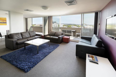 Honeysuckle Executive Apartments - Accommodation in Surfers Paradise 40
