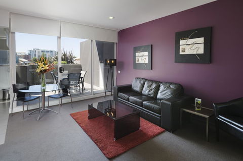 Honeysuckle Executive Apartments - Accommodation in Surfers Paradise 28