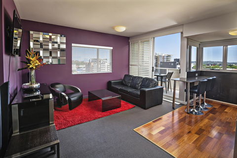 Honeysuckle Executive Apartments - Accommodation in Surfers Paradise 14