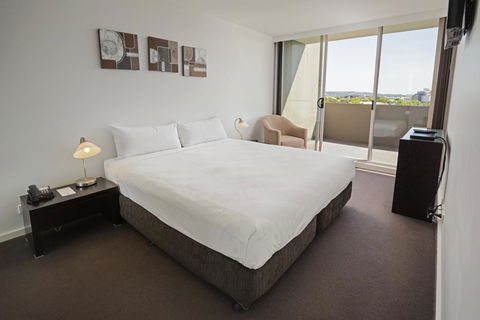 Honeysuckle Executive Apartments - Accommodation in Surfers Paradise 36