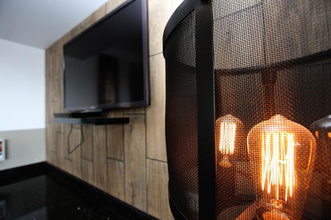 Honeysuckle Executive Apartments - Accommodation in Surfers Paradise 25