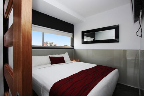 Honeysuckle Executive Apartments - Accommodation in Surfers Paradise 34
