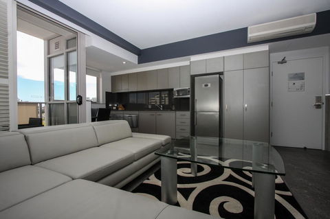 Honeysuckle Executive Apartments - Accommodation in Surfers Paradise 19