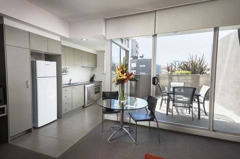 Honeysuckle Executive Apartments - Accommodation in Surfers Paradise 6