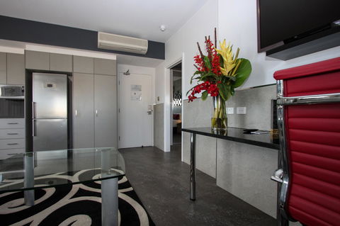 Honeysuckle Executive Apartments - Accommodation in Surfers Paradise 15