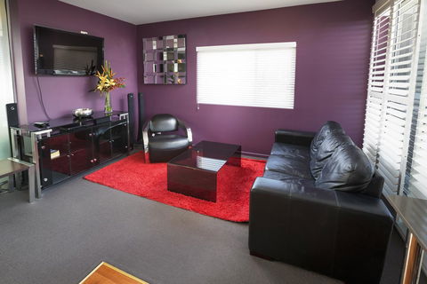 Honeysuckle Executive Apartments - Accommodation in Surfers Paradise 13