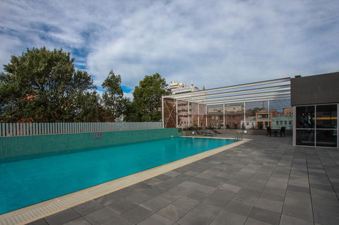 Honeysuckle Executive Apartments - Accommodation in Surfers Paradise 32