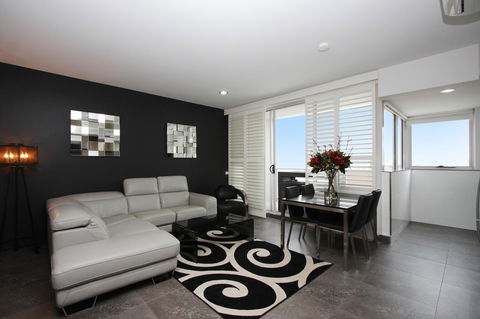 Honeysuckle Executive Apartments - Accommodation in Surfers Paradise 12