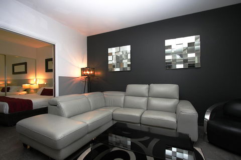 Honeysuckle Executive Apartments - Accommodation in Surfers Paradise 9