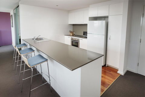 Honeysuckle Executive Apartments - Accommodation in Surfers Paradise 42