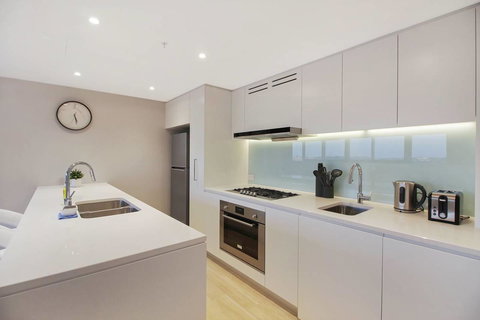 Brand New 3 Bedrooms Apt With Waterfront View - Accommodation in Surfers Paradise 7