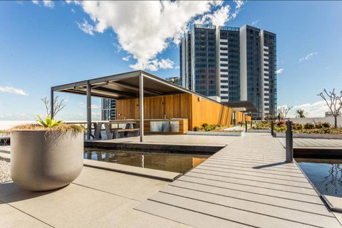 Brand New 3 Bedrooms Apt With Waterfront View - Accommodation in Surfers Paradise 4