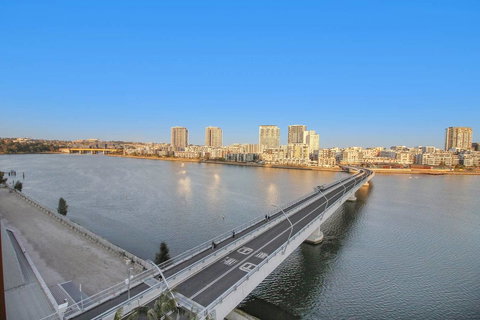 Brand New 3 Bedrooms Apt With Waterfront View - Accommodation in Surfers Paradise 8