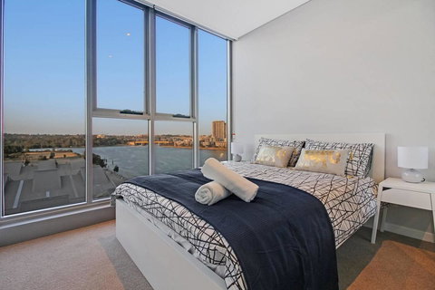Brand New 3 Bedrooms Apt With Waterfront View - Accommodation in Surfers Paradise 3