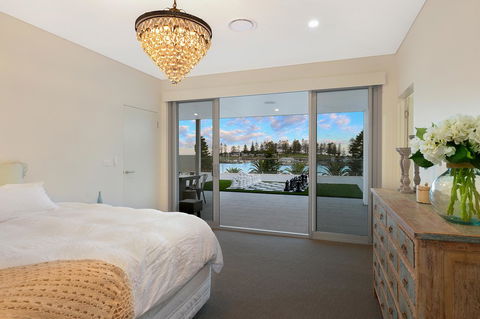 Belle Vue- Penthouse At Black Beach - Accommodation in Surfers Paradise 11