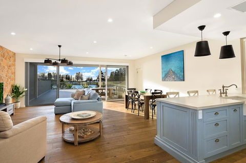 Belle Vue- Penthouse At Black Beach - Accommodation in Surfers Paradise 3