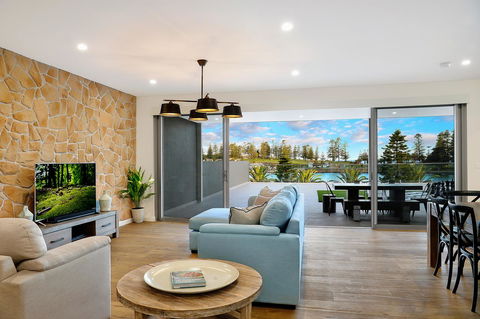 Belle Vue- Penthouse At Black Beach - Accommodation in Surfers Paradise 1