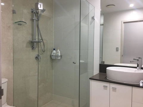 Specious Apartment With 2 Large Bedrooms - Accommodation in Surfers Paradise 17