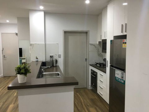 Specious Apartment With 2 Large Bedrooms - Accommodation in Surfers Paradise 3