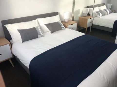 Specious Apartment With 2 Large Bedrooms - Accommodation in Surfers Paradise 2