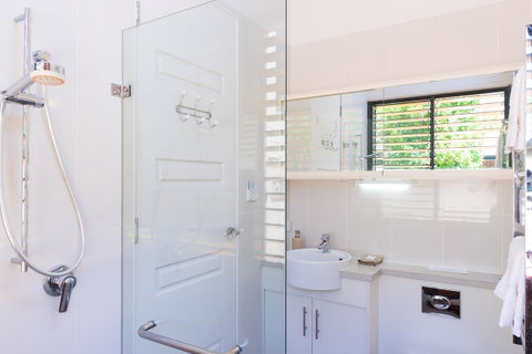 By The Beach B&B Self Contained Apartments - Accommodation in Surfers Paradise 10