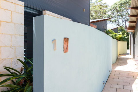 By The Beach B&B Self Contained Apartments - Accommodation in Surfers Paradise 5