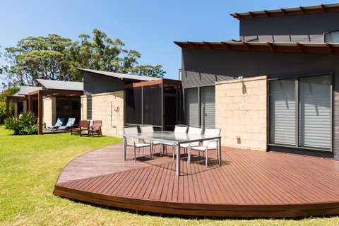 By The Beach B&B Self Contained Apartments - Accommodation in Surfers Paradise 2