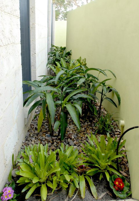 By The Beach B&B Self Contained Apartments - Accommodation in Surfers Paradise 24
