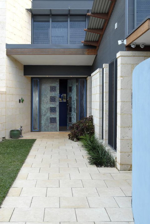 By The Beach B&B Self Contained Apartments - Accommodation in Surfers Paradise 4