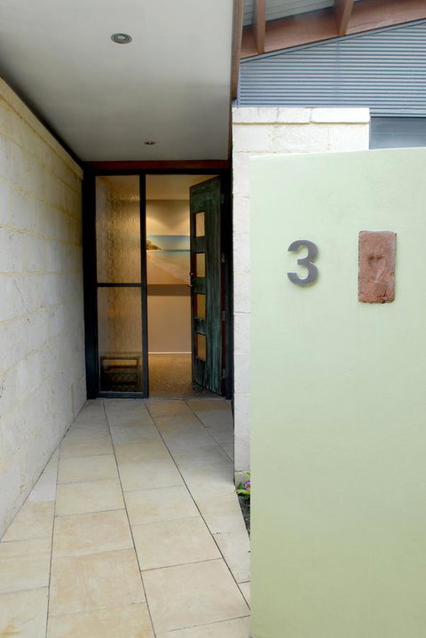 By The Beach B&B Self Contained Apartments - Accommodation in Surfers Paradise 26