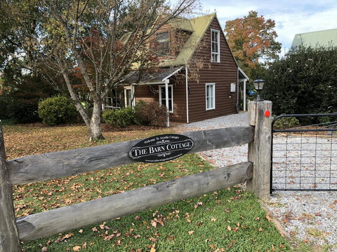 Arcadia - The Barn Cottage & Rosehill Cottage - Accommodation in Surfers Paradise 1