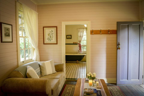 Arcadia - The Barn Cottage & Rosehill Cottage - Accommodation in Surfers Paradise 20