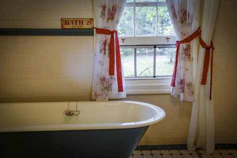 Arcadia - The Barn Cottage & Rosehill Cottage - Accommodation in Surfers Paradise 18