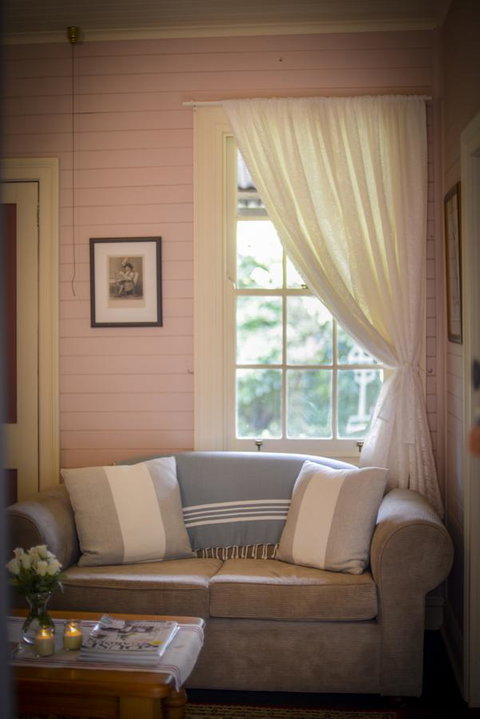 Arcadia - The Barn Cottage & Rosehill Cottage - Accommodation in Surfers Paradise 21