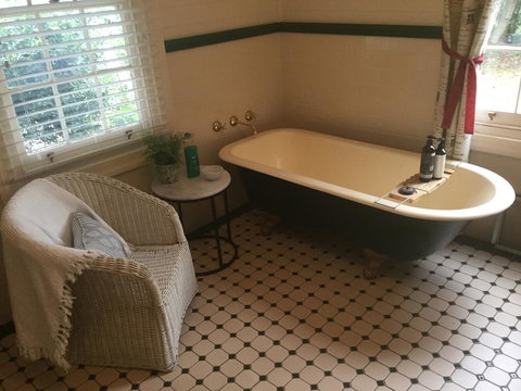 Arcadia - The Barn Cottage & Rosehill Cottage - Accommodation in Surfers Paradise 17