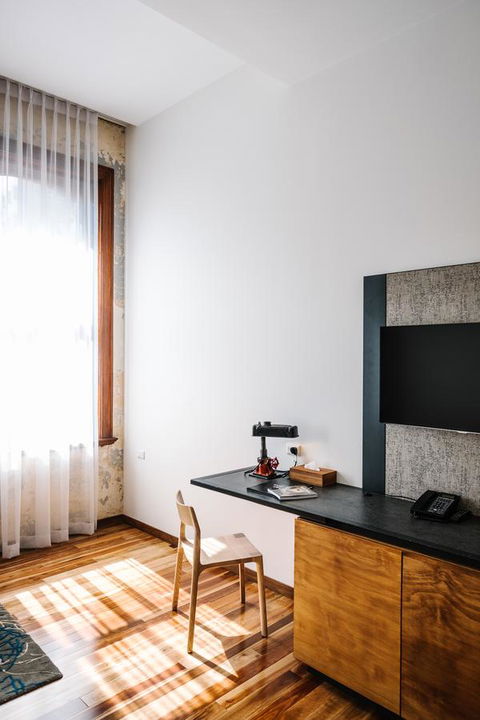 The Old Clare Hotel, Independent Collection By EVT - Accommodation in Surfers Paradise 2