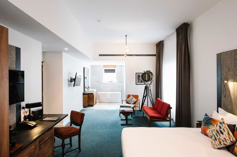 The Old Clare Hotel, Independent Collection By EVT - Accommodation in Surfers Paradise 15