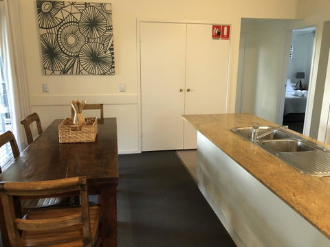 Suranadi Beach House 1 - Accommodation in Surfers Paradise 4
