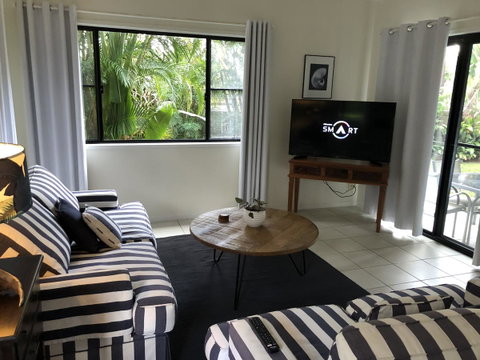 Suranadi Beach House 1 - Accommodation in Surfers Paradise 11