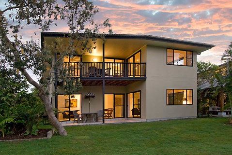 Suranadi Beach House 1 - Accommodation in Surfers Paradise 0
