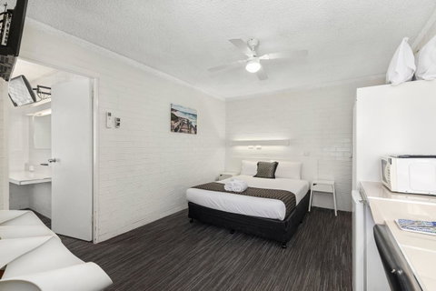 Coastal Bay Motel - Accommodation in Surfers Paradise 16