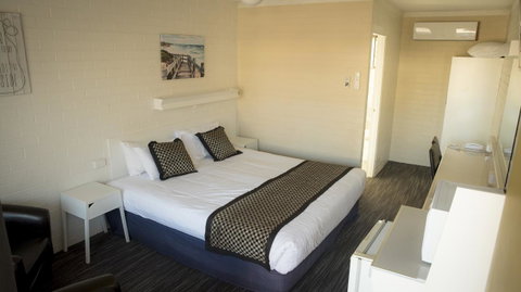 Coastal Bay Motel - Accommodation in Surfers Paradise 42