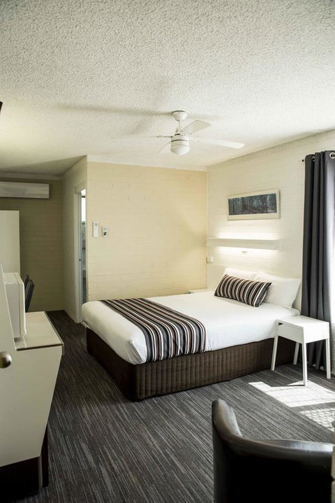 Coastal Bay Motel - Accommodation in Surfers Paradise 35