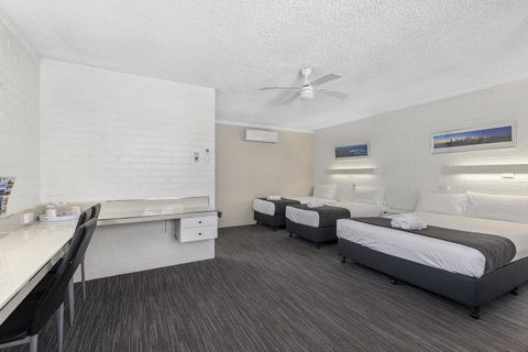 Coastal Bay Motel - Accommodation in Surfers Paradise 11