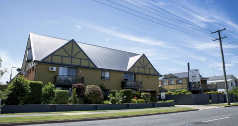 Coastal Bay Motel - Accommodation in Surfers Paradise 0